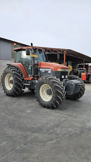 tractor new holland G - imagine 3