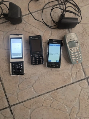 Lot 4 telefoane vechi 