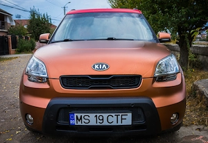 Kia,  AF Vehicul cu utilizare multipla cu cinci locuri.
