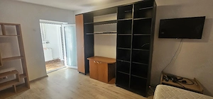 inchiriez doua camere la curte - imagine 3