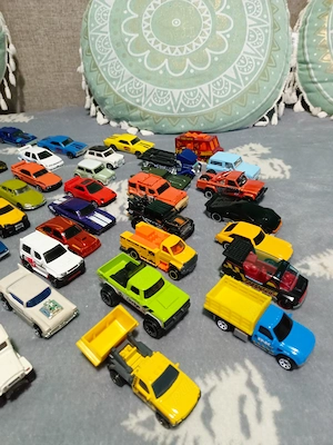 Mașinuțe metalice hotwheels pentru colectionari