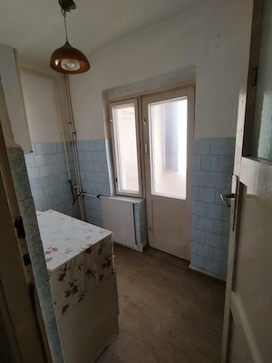 Proprietar , vand garsoniera decomandata , zona Complex Crang. - imagine 3