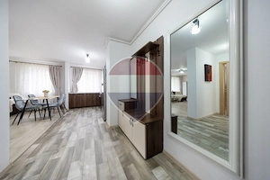 Apartament cu doua camere modern ,cu boxa in Top City - imagine 3