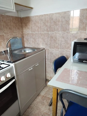 De închiriat garsoniera in spatele Spitalului județean - imagine 6