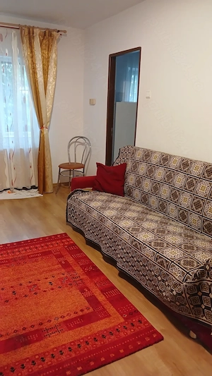 Pe str. Cuza Voda, zona spital, garsoniera de inchiriat, parter, mobilata si utilata, 220 euro luna - imagine 2