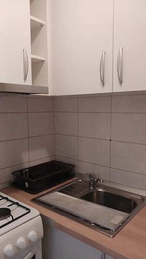 Pe str. Cuza Voda, zona spital, garsoniera de inchiriat, parter, mobilata si utilata, 220 euro luna - imagine 9