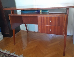 Birou cu sertare si vitrina cu furnir