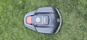 Robot de tuns gazon Husqvarna Automower 105 + 6 cuțite noi de rezervă