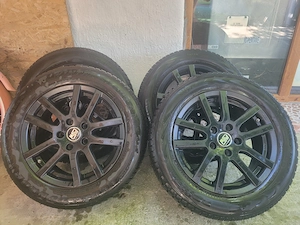 Vând jante complete 215/60 R16 cu distantiere 30mm.