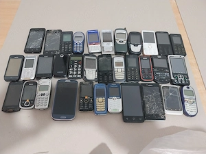 Vand telefoane mobile defecte