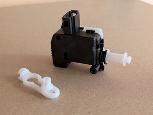 Actuator / Motoras Inchidere centralizata haion Audi A4 B6 A6 C5 VW Golf 4, 5 Octavia 2  - imagine 2