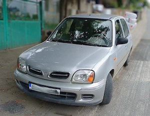 Două autoturisme identice Nissan micra k11 funcționale pentru proiect recondiționare sau rabla