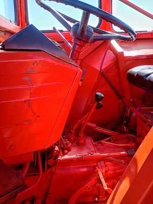 Vând tractorU445 L + remorcă in stare foarte bună de funcționare preț 5500E - imagine 4