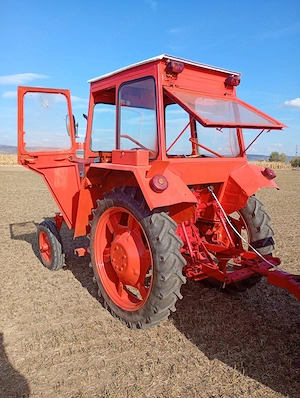 Vând tractorU445 L + remorcă in stare foarte bună de funcționare preț 5500E - imagine 5