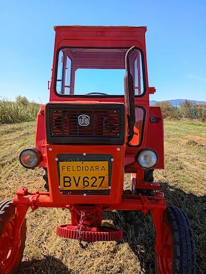 Vând tractorU445 L + remorcă in stare foarte bună de funcționare preț 5500E