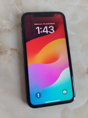 [XR] Vând Apple iPhone Xr Black, fisurat pe spate [poze reale]