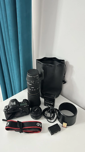 Camera Canon + accesori + 2 obiective