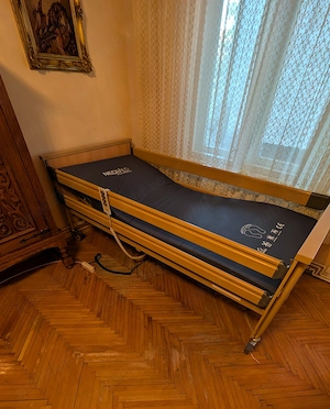 Vând pat medical electric cu telecomandă și saltea antiescare