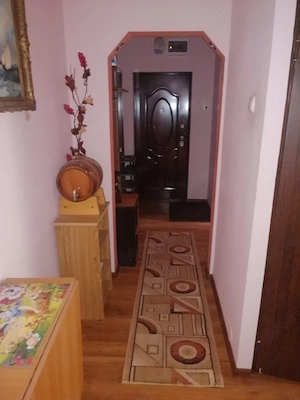 Proprietar închiriez apartament în Câmpina pe termen lung, apartamentul dispune de 3 camere.