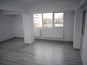 Spațiu de închiriat 42mp + balcon - Zona centrală Slobozia - imagine 5