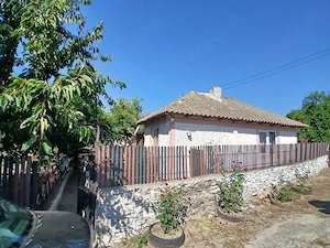 Casa de vanzare in satul Razboieni comuna Casimcea judetul Tulcea cu teren generos de aproximativ 24 - imagine 2