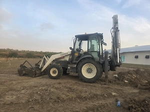 Închiriez Buldoexcavator 