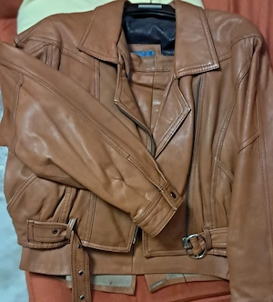 Costume piele jacheta si fusta