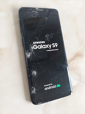 [S9] Vând Samsung Galaxy S9 Black [spart dar perfect funcțional] [poze reale]