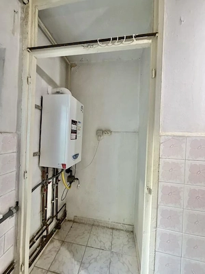 Apartament 4 camere, decomandat, etaj 1, zona Dambovita  - imagine 9