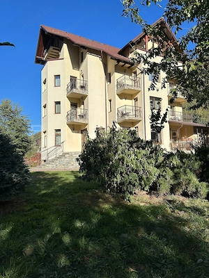 PENSIUNE DE VÂNZARE, TEREN 2.000 MP, 17 CAMERE, MOIECIU DE JOS - imagine 20