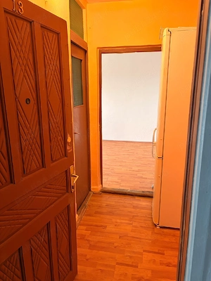 Vand garsonieră ,confort 1,decomandată  - imagine 4