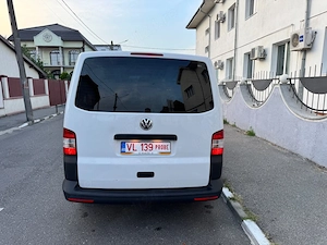 VW Transporter T5, 2011, 8+1 locuri - imagine 4