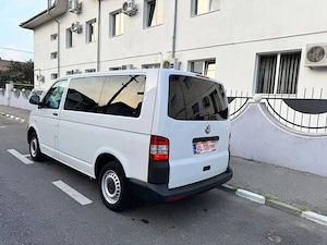 VW Transporter T5, 2011, 8+1 locuri - imagine 5