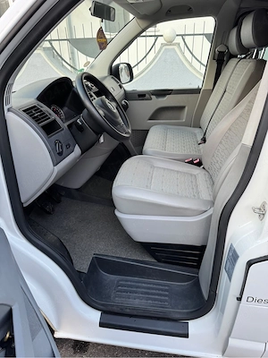 VW Transporter T5, 2011, 8+1 locuri - imagine 10