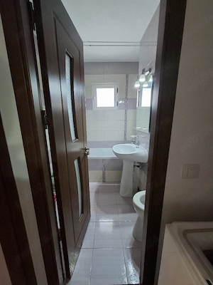 Închiriez apartament  două camere Mall Bacău - imagine 4