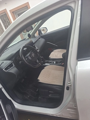 vand toyota corola cross  - imagine 4
