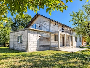 Casa duplex, 226 mp, 1600 mp teren, zona Prisacani