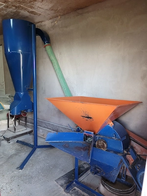 Titlu anunț: Moară profesională cu ciocănele 7.5 kW (10 CP) cu ciclon - Dublă alimentare Preț: 5500