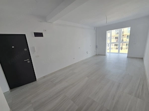 Disponibil imediat. Aproape de Penny. Etaj intermediar. La asfalt. 