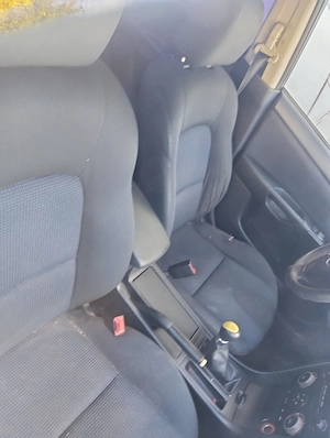 Vând Mazda 3an 2005 preț 3000lei nu are ITP mașina merge foarte bine dar are praguri ruginite  - imagine 2