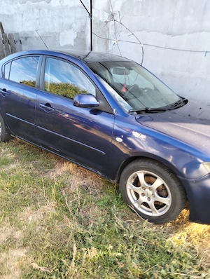Vând Mazda 3an 2005 preț 3000lei nu are ITP mașina merge foarte bine dar are praguri ruginite  - imagine 3