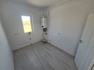 Bucatarie inchisa. Etaj intermediar. Aproape de Calea Timisoarei. La asfalt. - imagine 6