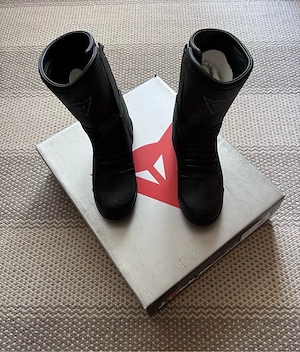 Ghete Dainese dama