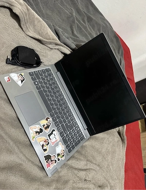Laptop Lenovo 15.6"   1 TB HDD   4GB RAM   AMD A6   Perfect pentru școală, filme și office