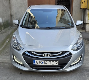 VÂND HYUNDAI i30 1.6 GDI 135 CP Exclusive Special Edition | 108.190 km | 2 seturi roți - imagine 2