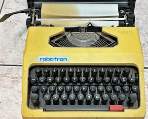 mașină de scris portabilă Robotron Cella anii '70-'80