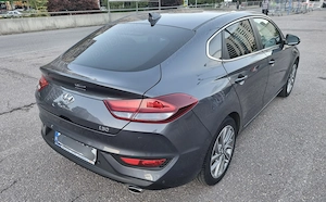 Hyundai i30 Fastback - Stare perfecta, foarte putin folosita. Masina foarte fiabila. - imagine 3