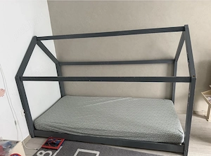 Vand pat copii tip casuta Montessori, dimensiune 90x200 cm, impreuna cu saltea.