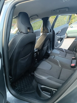 Vând Volvo V40 D3 an 2019 motorizare 2.0 diesel 150 CP - imagine 3