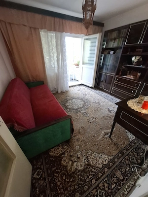 Vând apartament cu 3 camere confort 1 decomandat  bloc de 4 etaje  - imagine 4